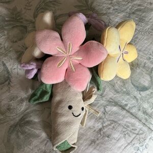 💐Soft Floral Bouquet - NWT💐